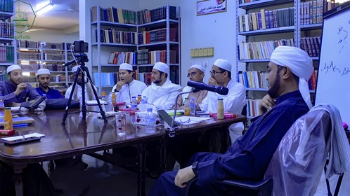 كلية الشريعة والقانون بالتعاون مع وحدة الخريجين بالجامعة تقيم ورشة عمل