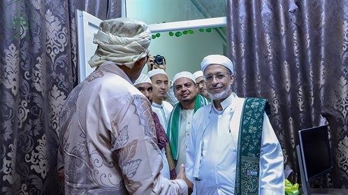 رئيس جامعة الأحقاف رفقة السفير الإندونيسي يفتتحان مركز بحوث حضرموت بكلية الشريعة والقانون بتريم