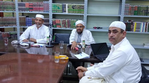 منتدى البحث العلمي بكلية الشريعة والقانون بجامعة الأحقاف يعقد جلسة بحثية بعنوان ( رواية الحديث بالمعنى وأثرها في الخلاف الفقهي).