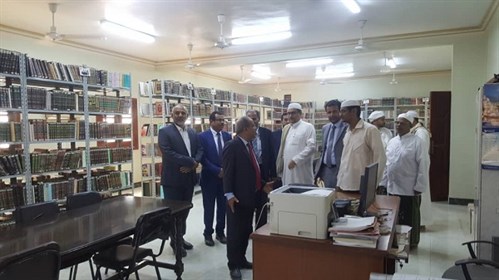 وزير التعليم العالي ووكيل الوادي والصحراء يزوران كلية الشريعة والقانون بجامعة الأحقاف