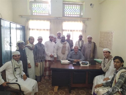 نزول ميداني لطلاب المستوى الثالث قسم الشريعة والقانون بجامعة الأحقاف برفقة أساتذتهم إلى نيابة استئناف سيؤون ونيابة مديرية سيؤون الابتدائية.