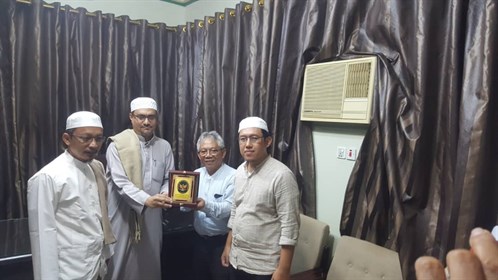 عميد كلية الشريعة والقانون بجامعة الاحقاف يلتقي السفير الاندنوسي بسلطنة عمان والقائم باعمال السفير في اليمن