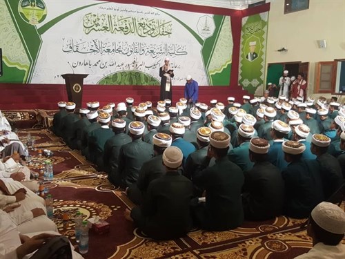 كلية الشريعة والقانون بجامعة الأحقاف تحتفي بتخريج ١٢٧ طالبا من طلابها بقسمي الشريعة والشريعة والقانون