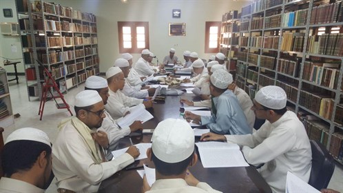 منتدى البحث العلمي بكلية الشريعة والقانون بجامعة الأحقاف يستأنف عقد جلساته البحثية