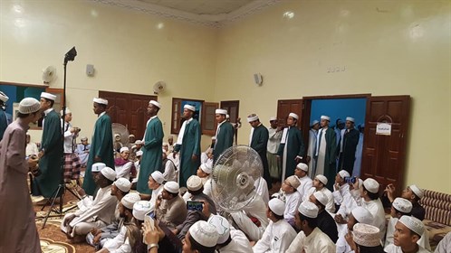 كلية الشريعة والقانون بجامعة الأحقاف تحتفي بتخريج الدفعة التاسعة عشرة من طلابها