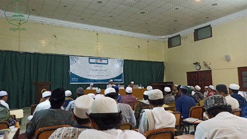 عميد كلية الشريعة والقانون يعقد ندوة بعنوان ( كيف تكون فصيحا)