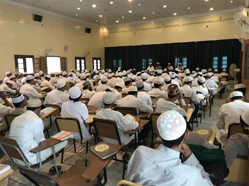 قسم الأنشطة بالكلية ينظم محاضرة للأستاذ أحمد عبدالرحمن المقدي لطلاب كلية الشريعة والقانون