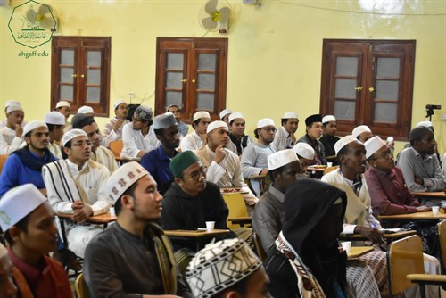 عميد كلية الشريعة والقانون يعقد ندوة بعنوان ( كيف تكون فصيحا)