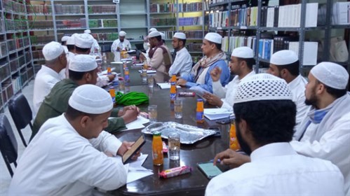 منتدى البحث العلمي بكلية الشريعة والقانون بجامعة الأحقاف يعقد جلسة بحثية بعنوان ( رواية الحديث بالمعنى وأثرها في الخلاف الفقهي).