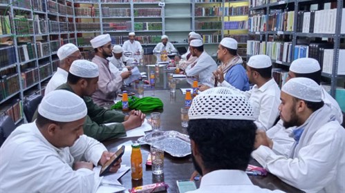 منتدى البحث العلمي بكلية الشريعة والقانون بجامعة الأحقاف يعقد جلسة بحثية بعنوان ( رواية الحديث بالمعنى وأثرها في الخلاف الفقهي).