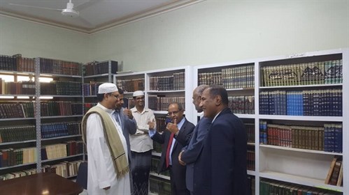 وزير التعليم العالي ووكيل الوادي والصحراء يزوران كلية الشريعة والقانون بجامعة الأحقاف