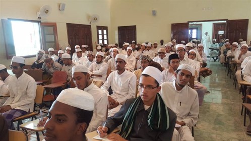 محاضرة عامة للطلاب بالقاعة الكبرى