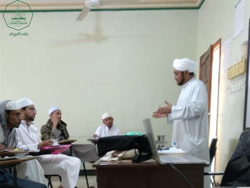 عميد كلية الشريعة والقانون يلتقي الدكتور أحمد بن علوي السقاف الباحث في شؤون الأوقاف