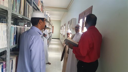 مدير مديرية تريم يزور كلية الشريعة والقانون