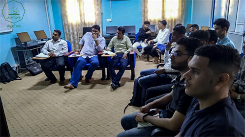 كلية الادارة والاقتصاد بجامعة الاحقاف تقيم مناقشة خطة البحث لمشاريع التخرج