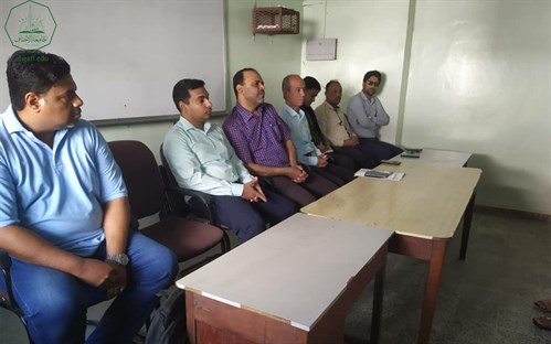 كلية الادارة والاقتصاد بجامعة الأحقاف تستقبل مؤسسة الصندوق الخيري للطلاب المتفوقين