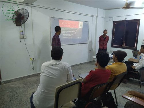 وحدة اللغة الإنجليزية بجامعة الأحقاف تقيم التقييم الشفهي الأول لطلاب كلية هندسة وعلوم الحاسوب