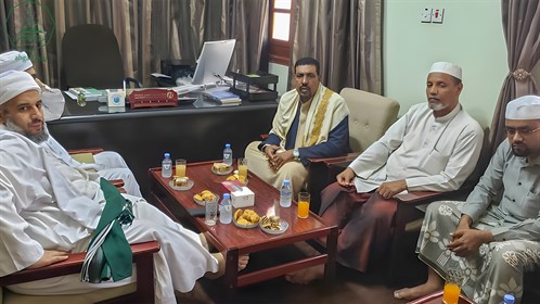 عميد كلية الشريعة والقانون جامعة الأحقاف يستقبل مدير عام مديرية تريم