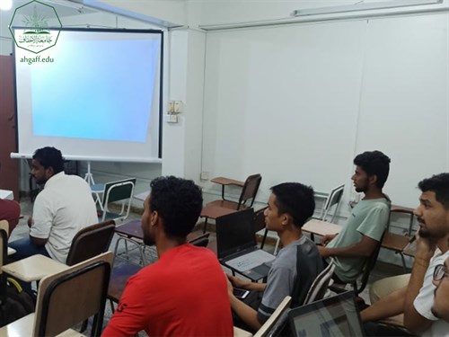 كلية هندسة وعلوم الحاسوب بجامعة الاحقاف تقيم نشاط عرض ومناقشة مشاريع المواد التخصصية بالتعاون