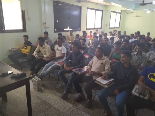 كلية هندسة وعلوم الحاسوب ترحب بطلاب المستوى الأول