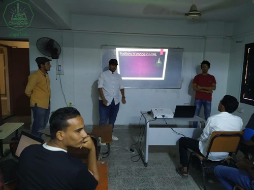 وحدة اللغة الإنجليزية بجامعة الأحقاف تقيم التقييم الشفهي الأول لطلاب كلية هندسة وعلوم الحاسوب