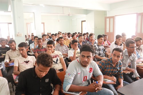 إدارة الجامعة ترحب بطلاب المستوى الأول في كلية التجارة والاقتصاد