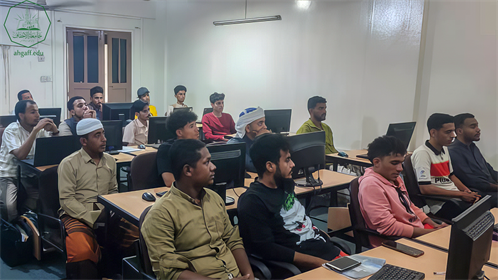 كلية الادارة والاقتصاد بجامعة الاحقاف وبالتنسيق مع وحدة الخريجين ومركز بحوث حضرموت يدشنون دورة