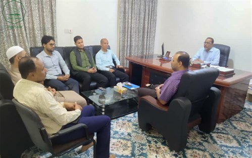 كلية الادارة والاقتصاد بجامعة الأحقاف تستقبل مؤسسة الصندوق الخيري للطلاب المتفوقين