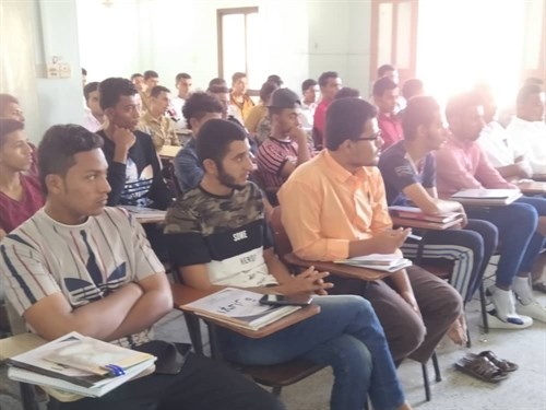 كلية الإدارة والاقتصاد ترحب بطلاب المستوى الأول