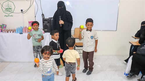 كلية البنات بجامعة الأحقاف تقيم الحفل التكريمي السنوي للأيتام