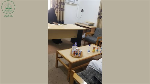 مدير مكتب جامعة الأحقاف بدولة إندونيسيا في زيارة لكلية البنات