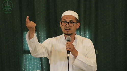 وحدة شوون الخرجين بالتنسيق مع عمادة كلية الشريعة والقانون وكلية البنات والاتحاد الاندونيسي