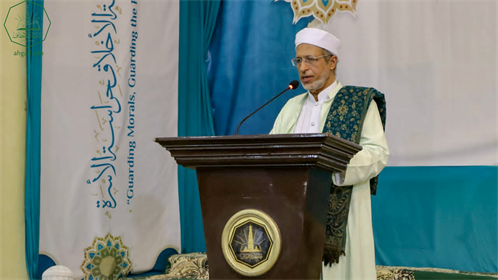 بحضور رئيس الجامعة كلية الشريعة والقانون بجامعة الأحقاف تحتفل بتخريج