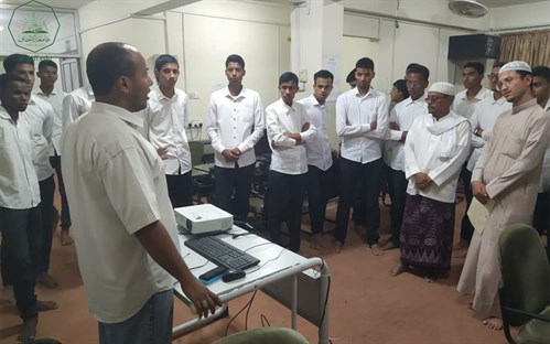 طلاب ثانوية النهضة العلمية الأهلية بسيئون في زيارة لجامعة الأحقاف