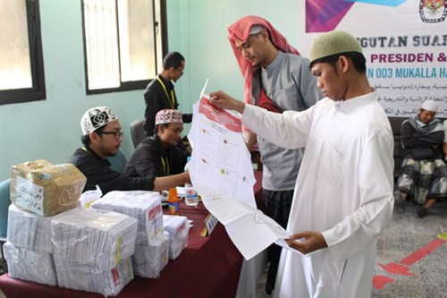 جامعة الأحقاف ترعى الانتخابات الرئاسية الاندونيسية بمدينة المكلا