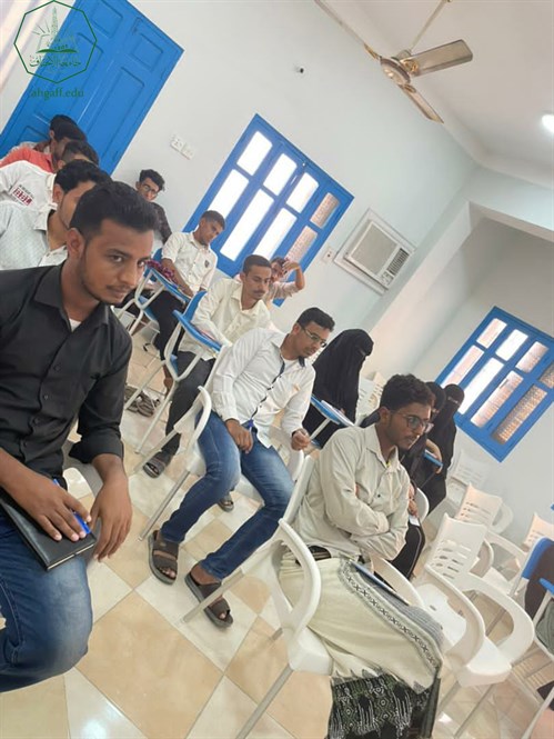 طلاب جامعة الاحقاف يشاركون بأمسية حقيبة خريج التي تنظمها مؤسسة الخريجين بالشراكة مع اكاديمية الخريجين