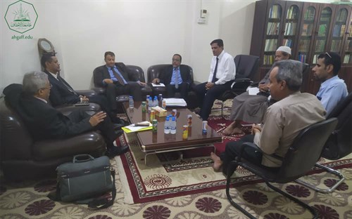 وفد ورزارة التعليم العالي في زيارة تفقدية