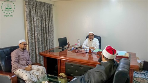 نائب رئيس جامعة الاحقاف يستقبل الشيخ الدكتور أحمد محمد السيد الشوبكي خريج الأزهر الشريف