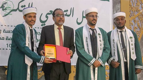 جامعة الاحقاف تحتفل بتخريج 74 طالبا من كليتي هندسة وعلوم الحاسوب والإدارة والاقتصاد للعام الجامعي 2021-2022