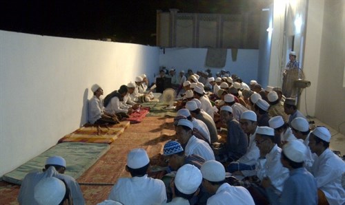 اتحاد الطلبة الإدونيسيين بالجامعة يحيي ذكرى الإسراء والمعراج بالسكن الداخلي