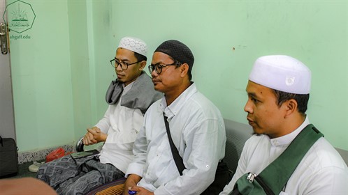 جامعة الأحقاف تستقبل البروفيسور يحيى الحمزوري زين المعارف مدير معهد البهجة بإندونيسيا