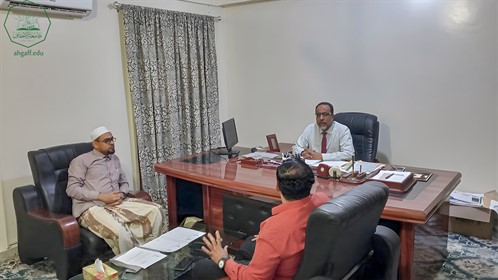 جامعة الأحقاف توقع مذكرة تفاهم مع مؤسسة قلم للابداع