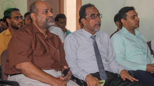 كلية الادارة والاقتصاد بجامعة الأحقاف تكرم أوائل الطلاب بجميع المستويات