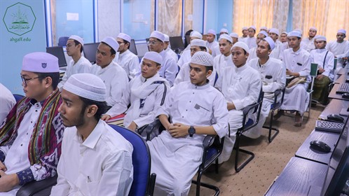 كلية الشريعة و القانون بجامعة الأحقاف - المكلا تقيم ندوة علمية تفاعلية بمناسبة اليوم العالمي للغة العربية