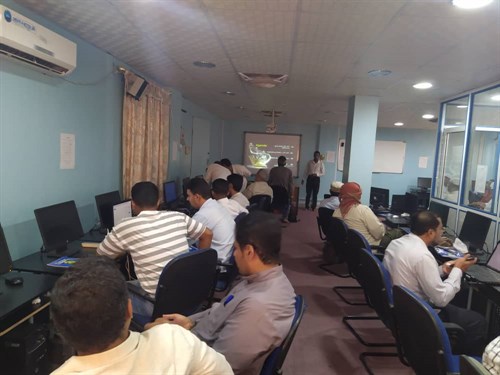 جامعة الاحقاف تقيم دورة تدريببة لهيئة التدريس في برامج Zoom cloud meeting و Google Classroom