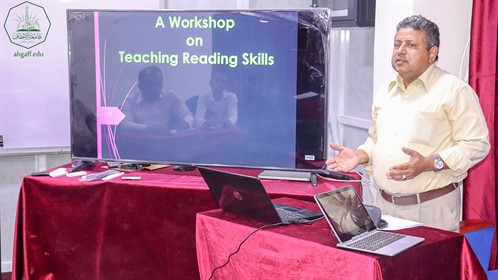 وحدة اللغة الإنجليزية بجامعة الأحقاف تقيم ورشة عمل بعنوان استراتيجيات تدريس القراءة والكتابة باللغة الإنجليزية