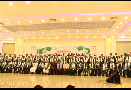 تحت شعار خريجوا اليوم قادة الغد جامعة الاحقاف تحتفل بتخريج 98 خريجا وخريجة من مختلف تخصصات الجامعة.