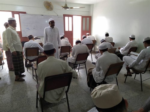 نائب رئيس الجامعة يتفقد سير الامتحانات النهائية بكلية الشريعة والقانون والعلوم الاسلامية