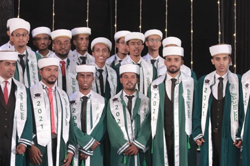 جامعة الاحقاف تحتفل بتخريج 74 خريجا من مختلف كليات الجامعة