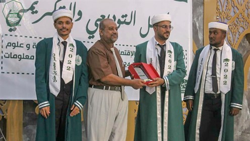 جامعة الاحقاف تحتفل بتخريج 74 طالبا من كليتي هندسة وعلوم الحاسوب والإدارة والاقتصاد للعام الجامعي 2021-2022